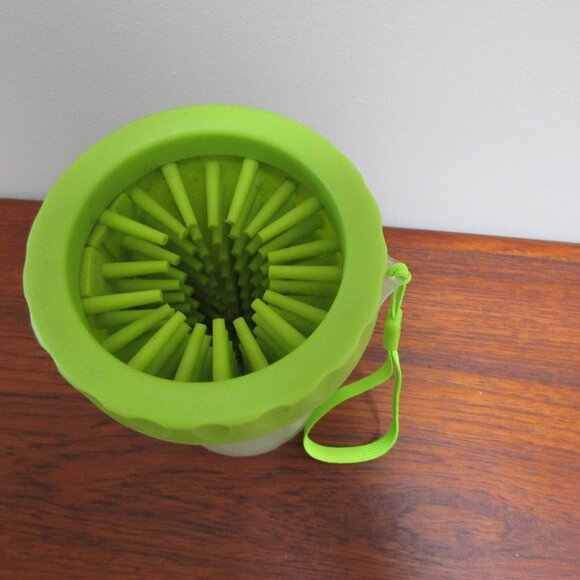 Silicone Easy Pet Dog Furbaby Puppy Foot Paw Wash Cleaner for Muddy Feet - Picture 4 of 4